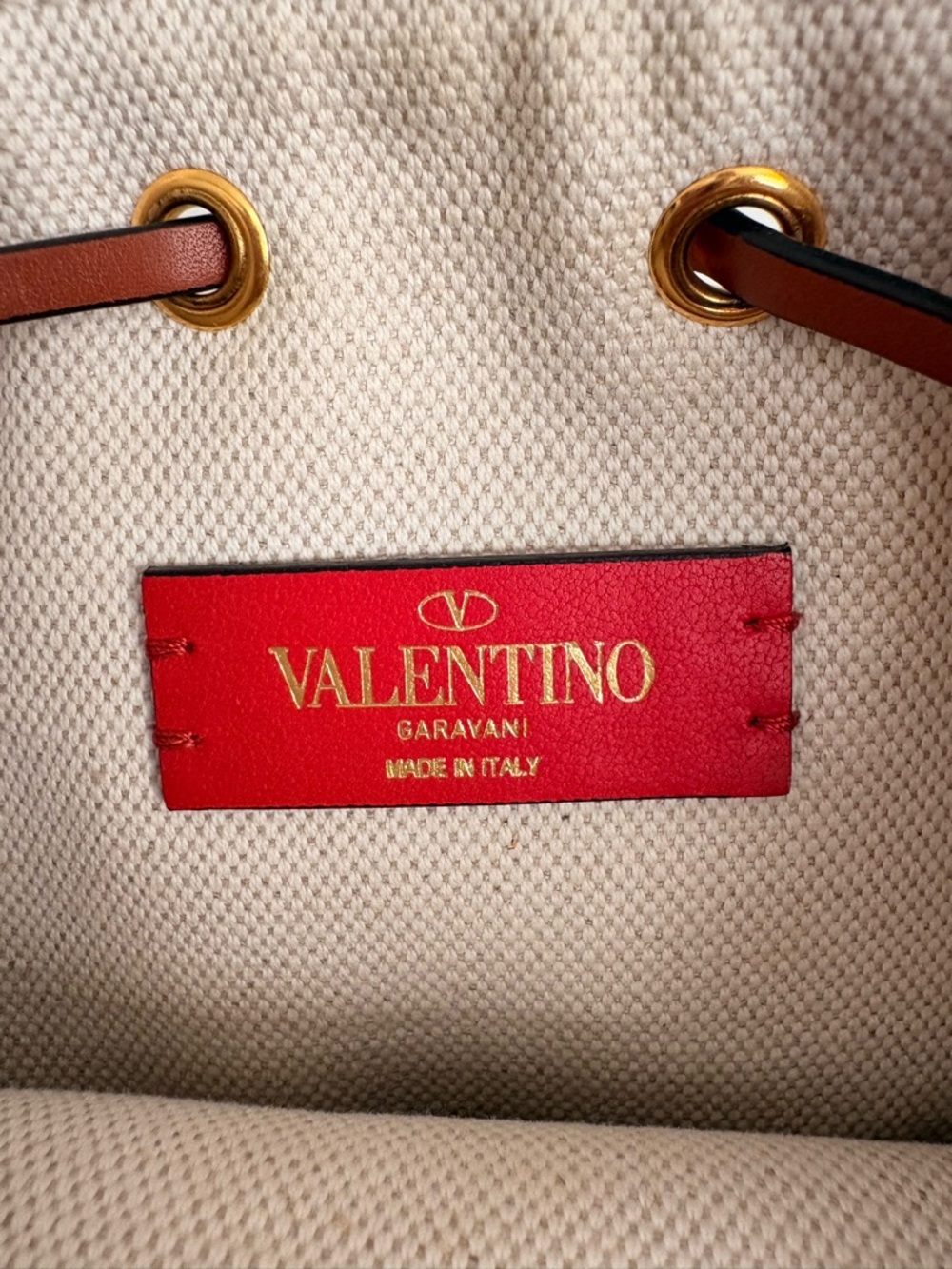 Valentino Garavani Beige Raffia & Brown Leather Bucket Crossbody with Gold Chain - Picture 6 of 8